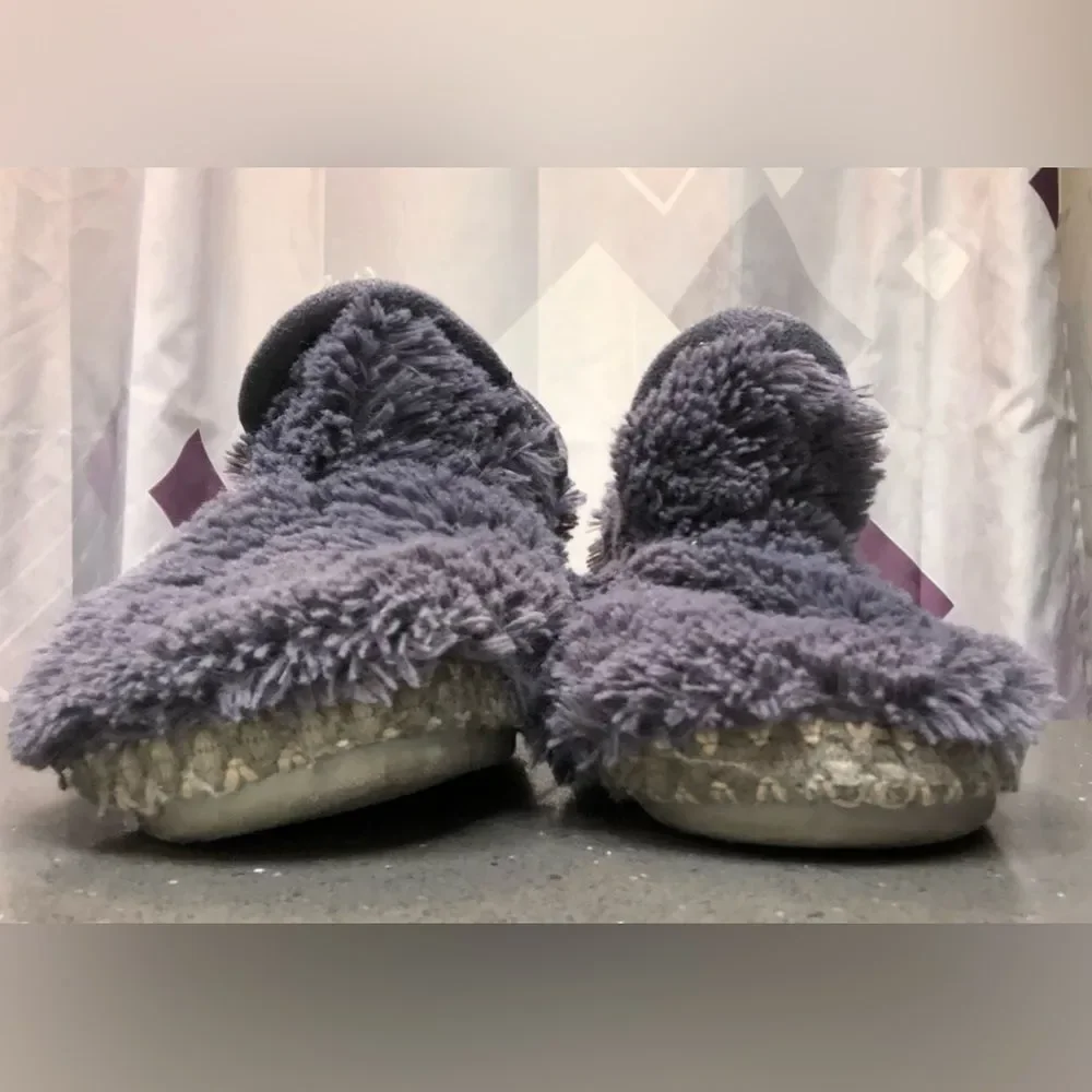 Dearfoams Girl’s Charlotte Furry Bootie Slippers with memory foam, size 9-10